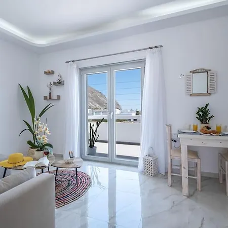 Secret * Perissa (Santorini)
