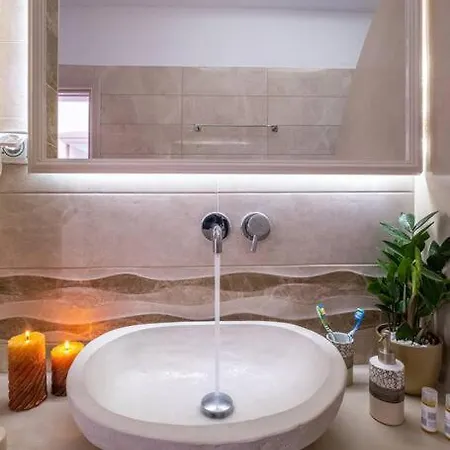 Apartment Secret *